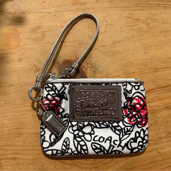 NWT Coach Poppy Floral Graffiti Wristlet - Picture 1 of 4